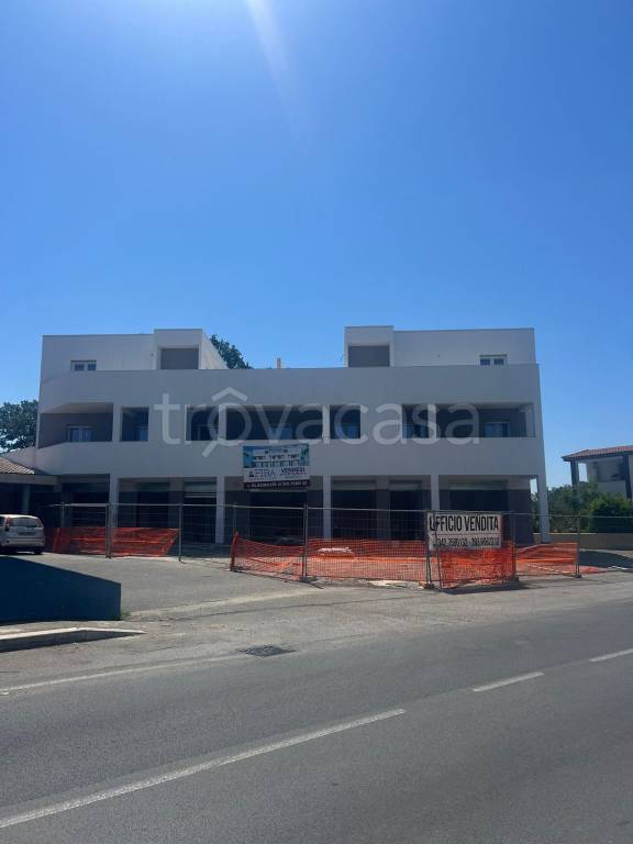 negozio in vendita a Fiumicino in zona Aranova