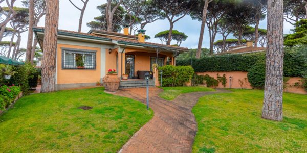 casa indipendente in vendita a Fiumicino in zona Fregene