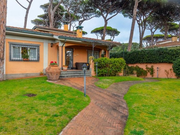 casa indipendente in vendita a Fiumicino in zona Fregene