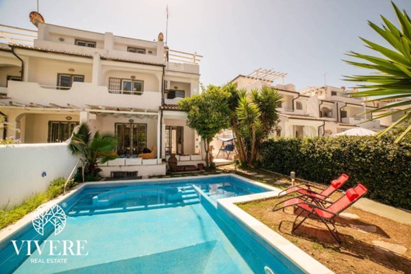 casa indipendente in vendita a Fiumicino in zona Fregene