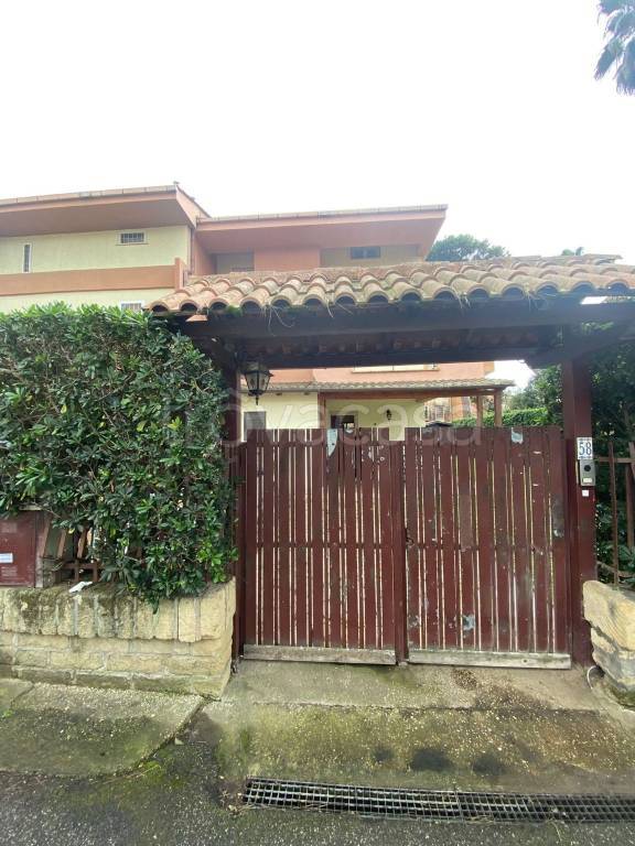 casa indipendente in vendita a Fiumicino in zona Fregene