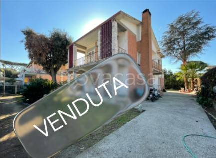 casa indipendente in vendita a Fiumicino in zona Fregene