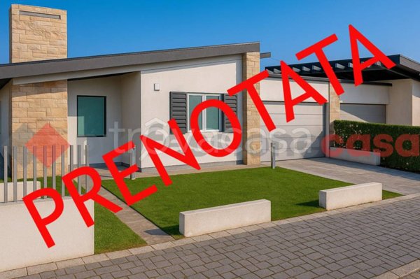 casa indipendente in vendita a Fiumicino in zona Isola Sacra