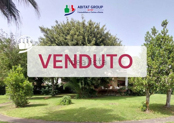 casa indipendente in vendita a Fiumicino in zona Fregene