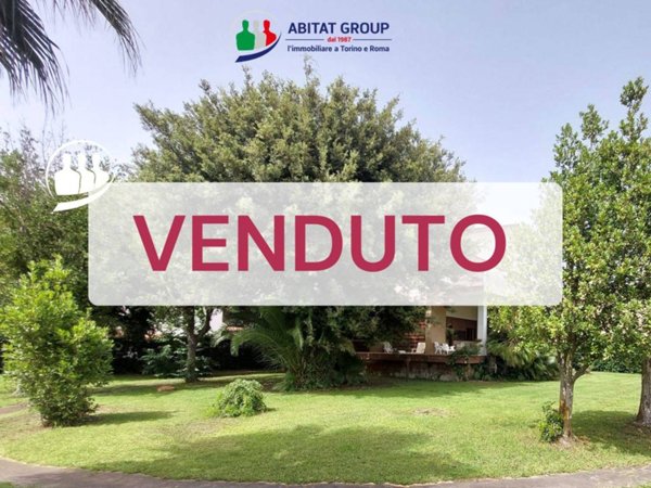 casa indipendente in vendita a Fiumicino in zona Fregene