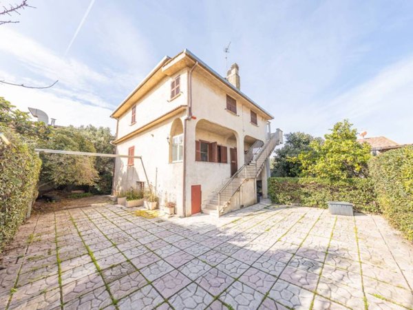 casa indipendente in vendita a Fiumicino in zona Focene