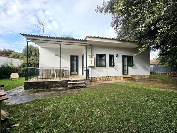 casa indipendente in vendita a Fiumicino in zona Fregene