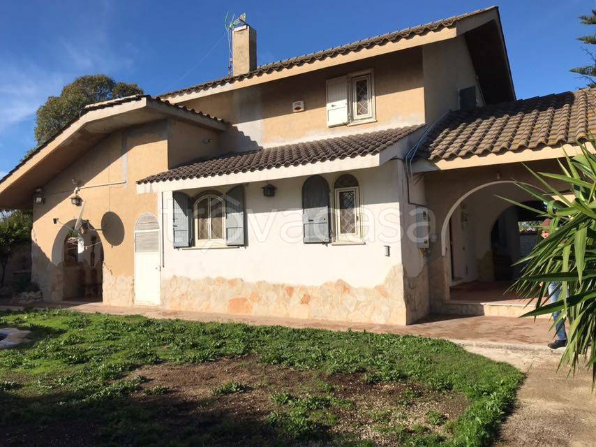 casa indipendente in vendita a Fiumicino in zona Isola Sacra