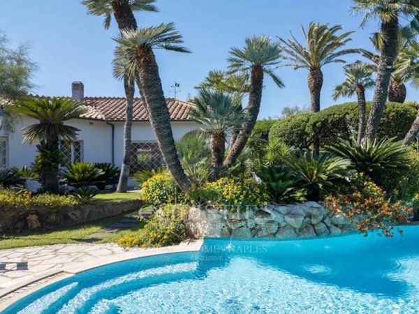 casa indipendente in vendita a Fiumicino in zona Fregene