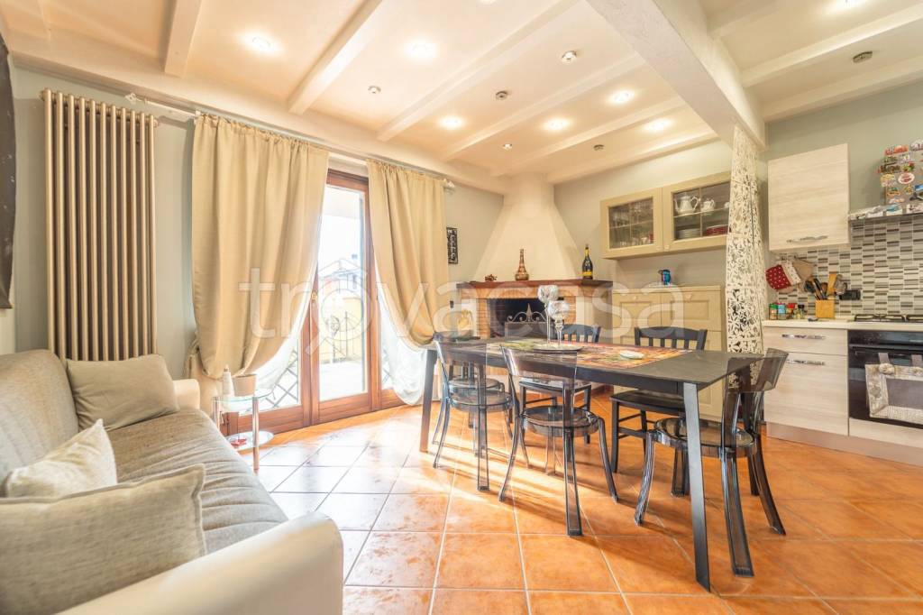 casa indipendente in vendita a Fiumicino in zona Isola Sacra
