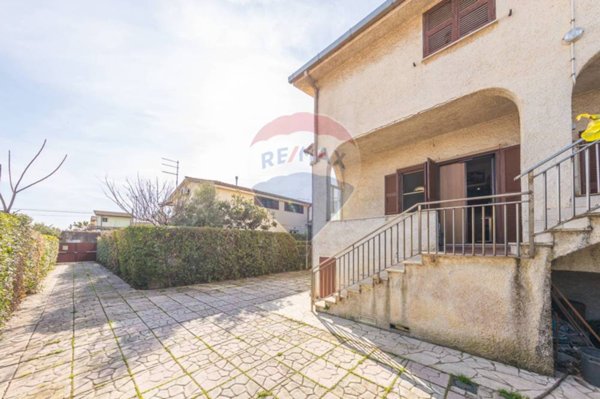 casa indipendente in vendita a Fiumicino in zona Focene