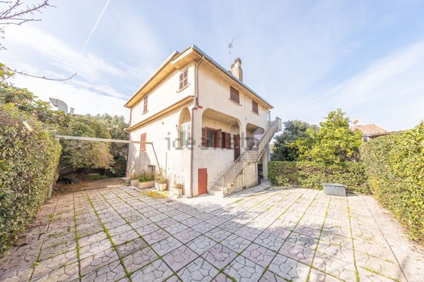 casa indipendente in vendita a Fiumicino in zona Focene