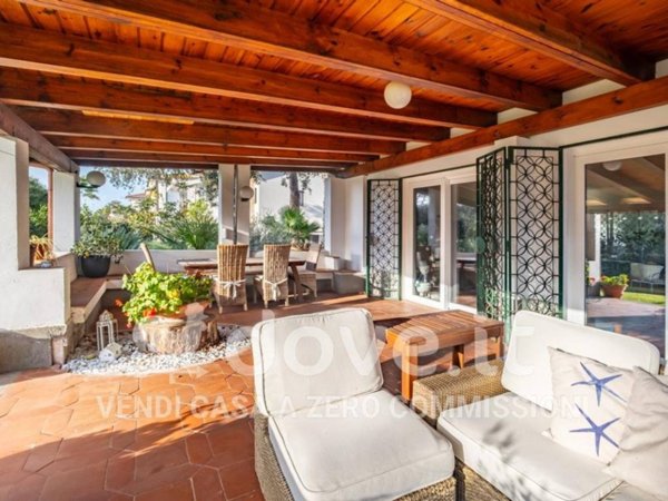 casa indipendente in vendita a Fiumicino in zona Fregene