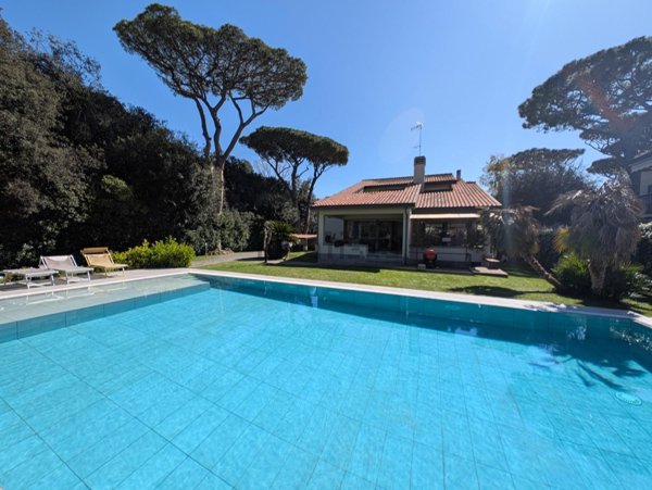 casa indipendente in vendita a Fiumicino in zona Fregene