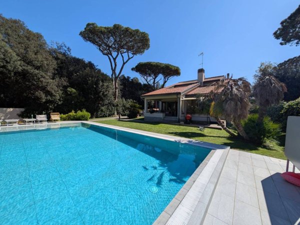 casa indipendente in vendita a Fiumicino in zona Fregene