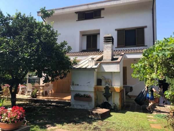 casa indipendente in vendita a Fiumicino in zona Fregene
