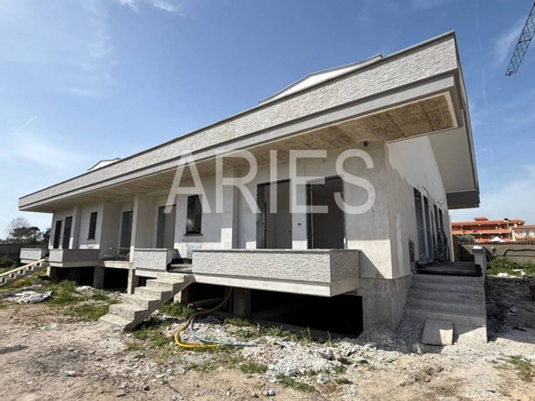 casa indipendente in vendita a Fiumicino in zona Isola Sacra