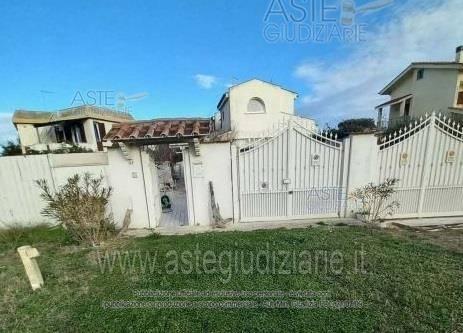 casa indipendente in vendita a Fiumicino in zona Fregene