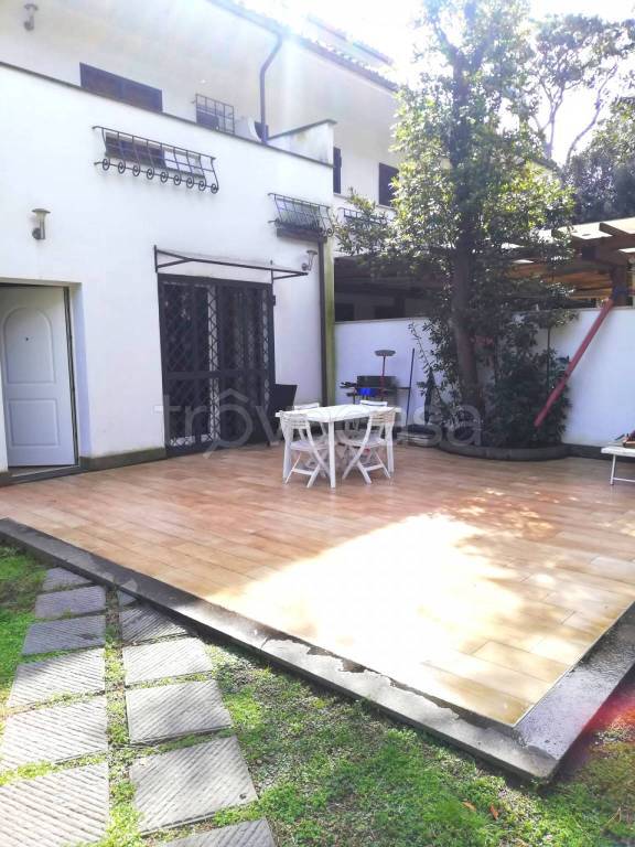 casa indipendente in vendita a Fiumicino in zona Fregene