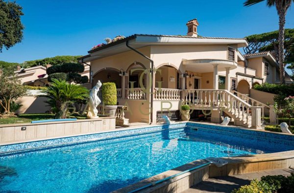 casa indipendente in vendita a Fiumicino in zona Fregene