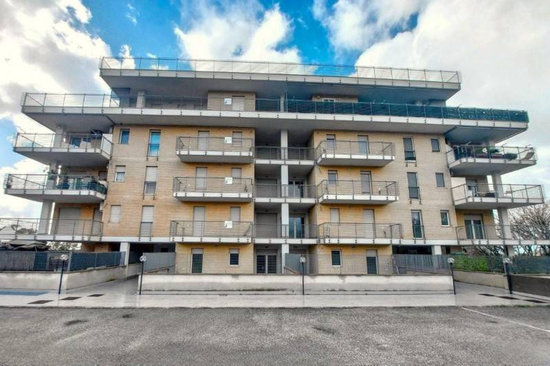 appartamento in vendita a Fiumicino in zona Torrimpietra