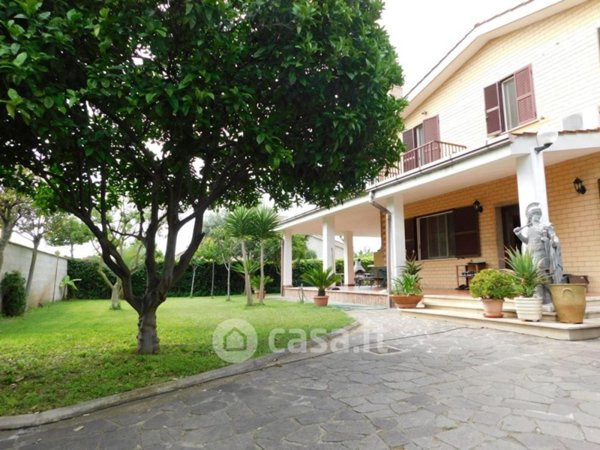 casa indipendente in vendita a Fiumicino in zona Isola Sacra