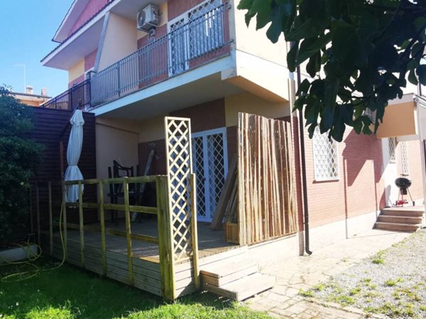 casa indipendente in vendita a Fiumicino in zona Fregene