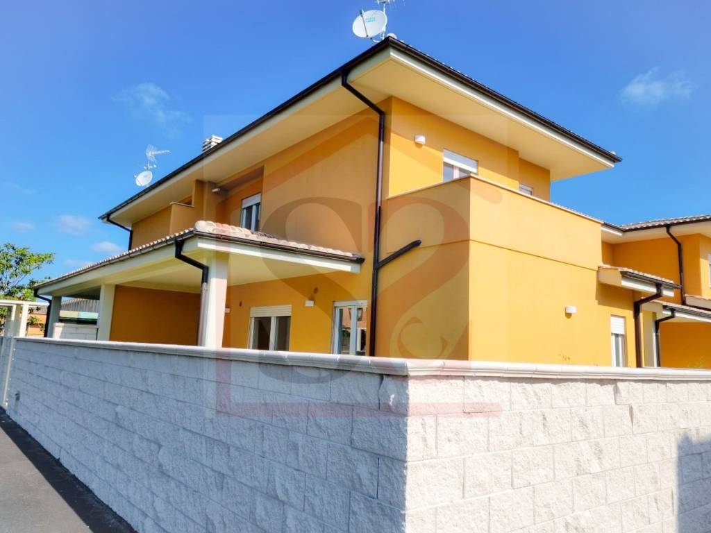 casa indipendente in vendita a Fiumicino in zona Palidoro