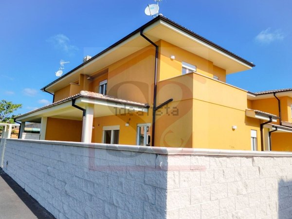 casa indipendente in vendita a Fiumicino in zona Palidoro