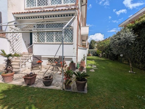 casa indipendente in vendita a Fiumicino in zona Fregene