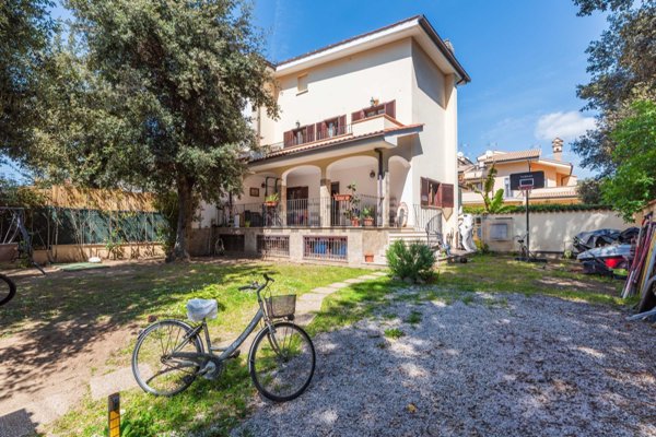 casa indipendente in vendita a Fiumicino in zona Fregene