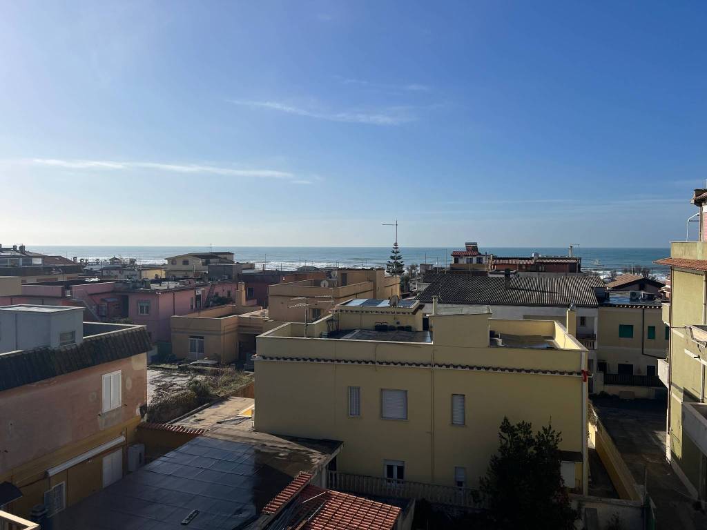 appartamento in vendita a Fiumicino in zona Passo Oscuro