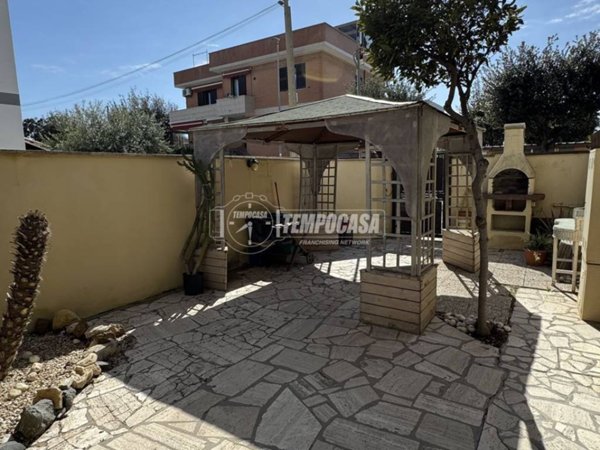 appartamento in vendita a Fiumicino in zona Focene