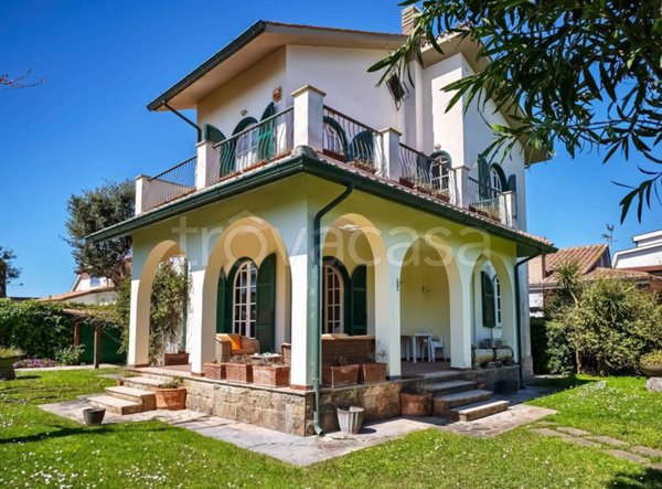 casa indipendente in vendita a Fiumicino in zona Fregene