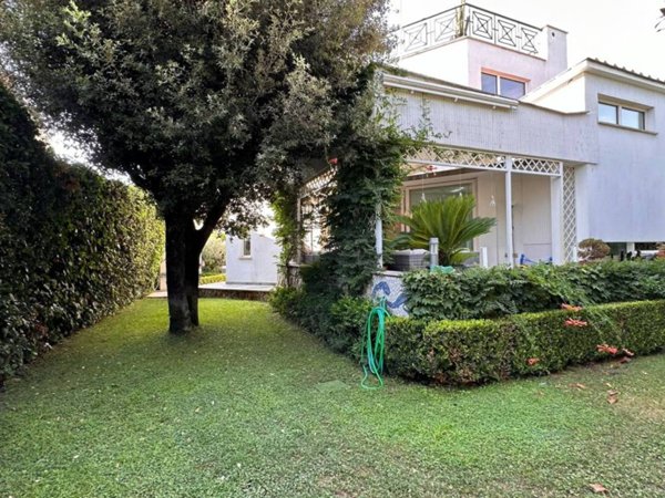 casa indipendente in vendita a Fiumicino in zona Fregene