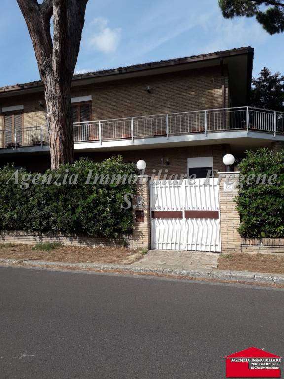 casa indipendente in vendita a Fiumicino in zona Fregene