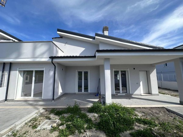 casa indipendente in vendita a Fiumicino in zona Aranova