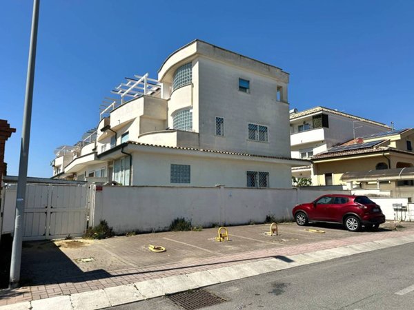 appartamento in vendita a Fiumicino in zona Focene