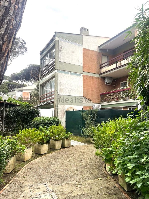 appartamento in vendita a Fiumicino in zona Fregene
