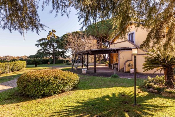 casa indipendente in vendita a Fiumicino