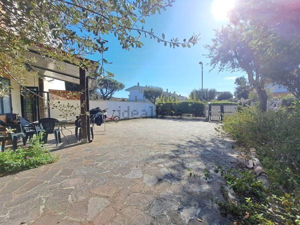 casa indipendente in vendita a Fiumicino in zona Fregene