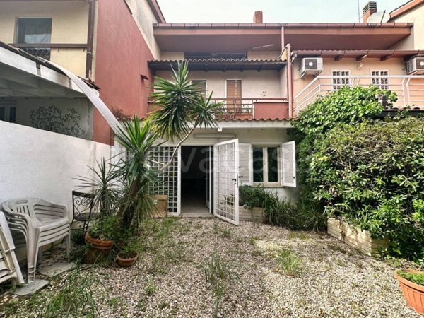 casa indipendente in vendita a Fiumicino in zona Fregene