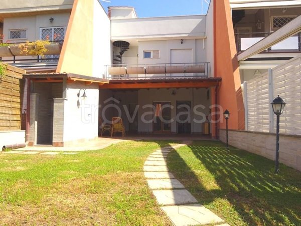 casa indipendente in vendita a Fiumicino in zona Fregene