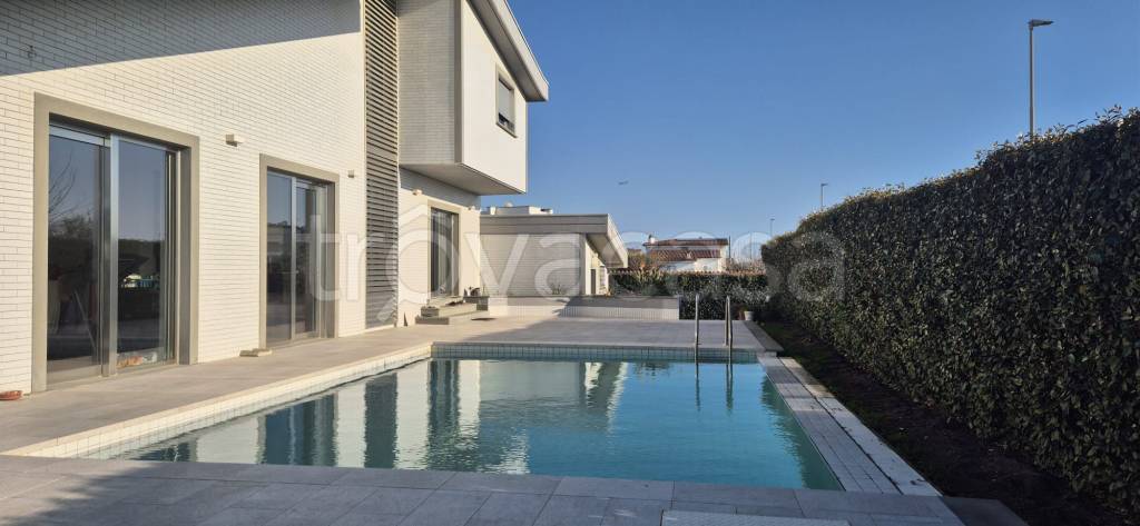 casa indipendente in vendita a Fiumicino in zona Focene