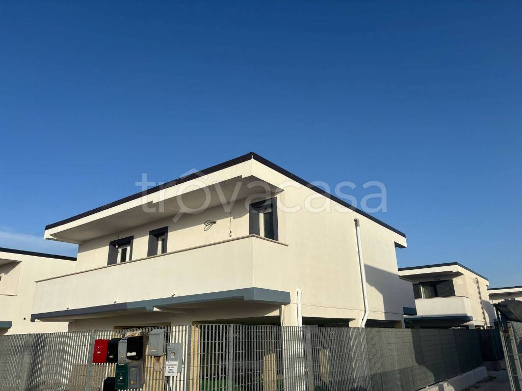 casa indipendente in vendita a Fiumicino