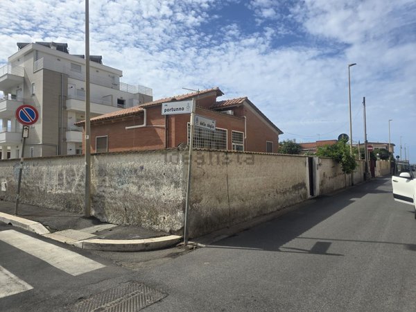 appartamento in vendita a Fiumicino in zona Isola Sacra