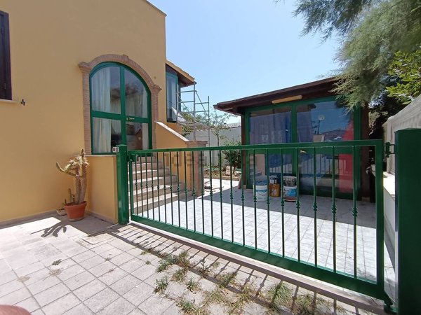 casa indipendente in vendita a Fiumicino in zona Focene