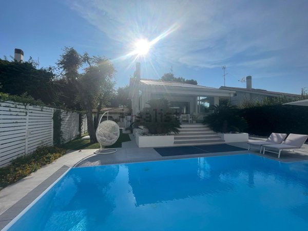 casa indipendente in vendita a Fiumicino