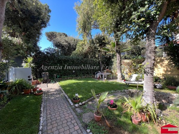 casa indipendente in vendita a Fiumicino in zona Fregene
