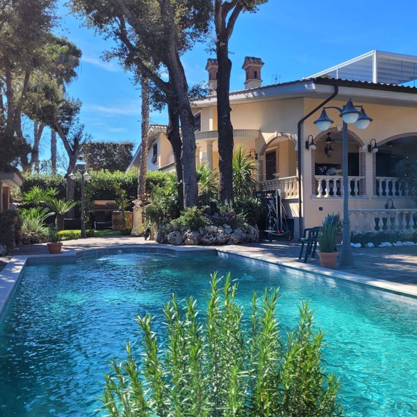 casa indipendente in vendita a Fiumicino
